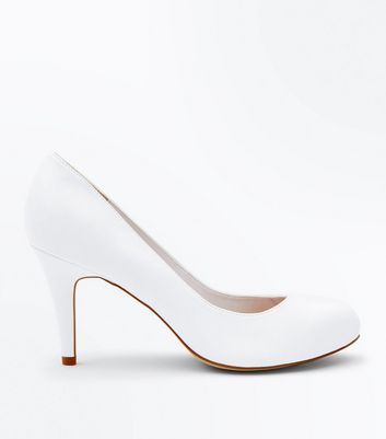 Wide Fit White Round Toe Courts | New Look