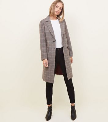 Tall Manteau longueur XL marron à carreaux | New Look Manteau marron à carreaux et col à revers | New Look