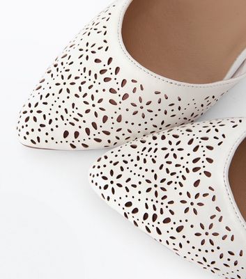 white pumps new look