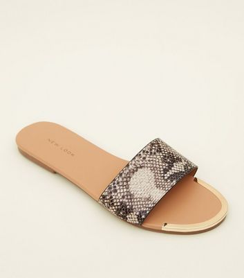 Mules plates femme pour l'été et la plage –