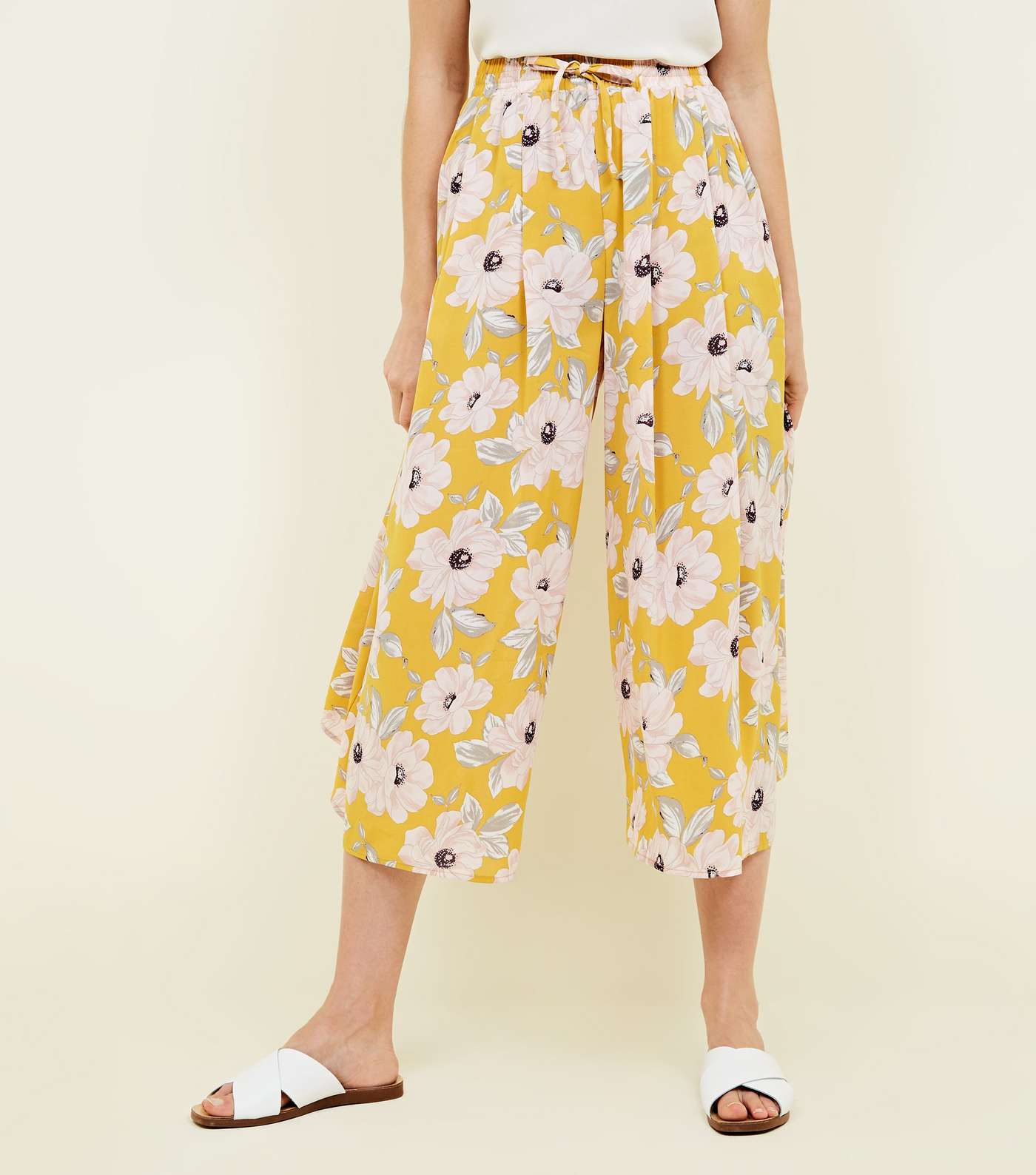 Yellow Floral Gathered Wide Leg Cropped Trousers Image 2