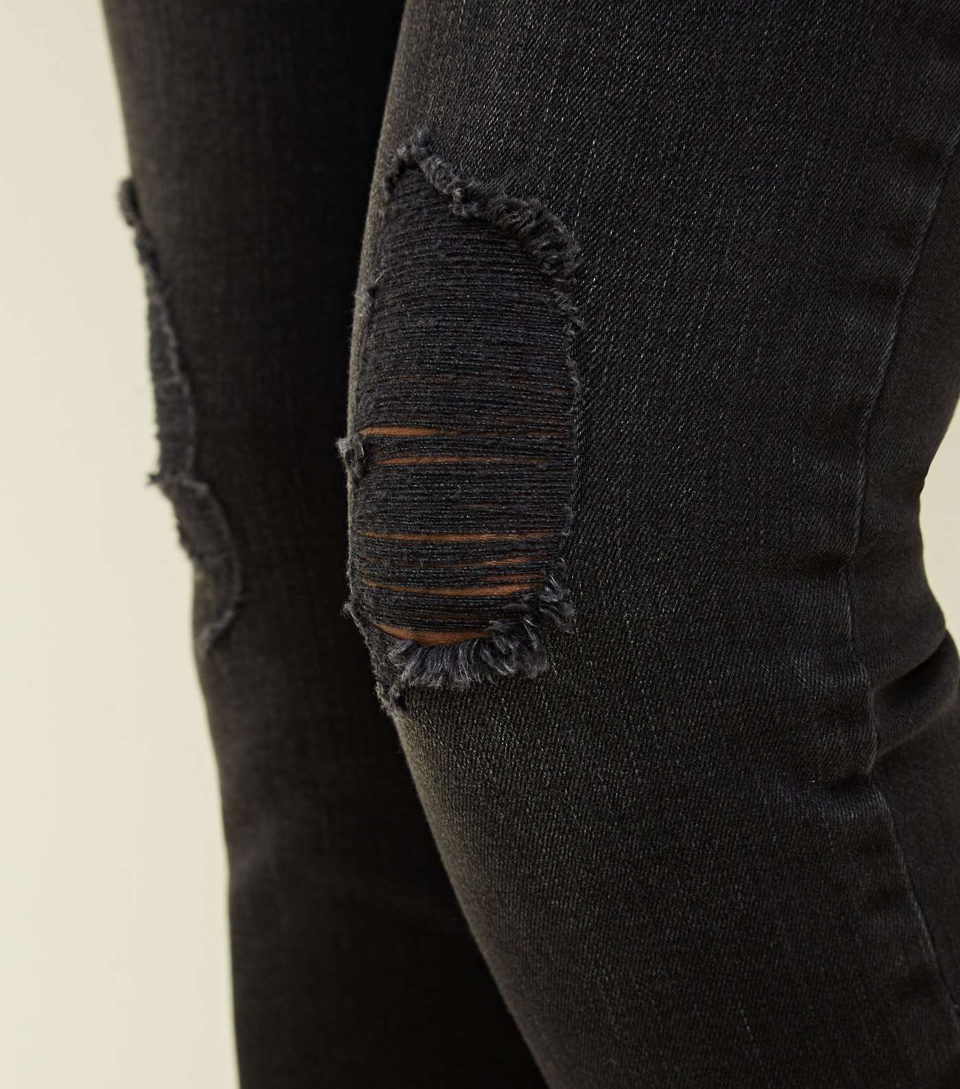 Maternity Black Rinse Wash Ripped Under Bump Skinny Jeans Image 6