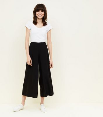 Black Wide Leg Cropped Trousers | New Look