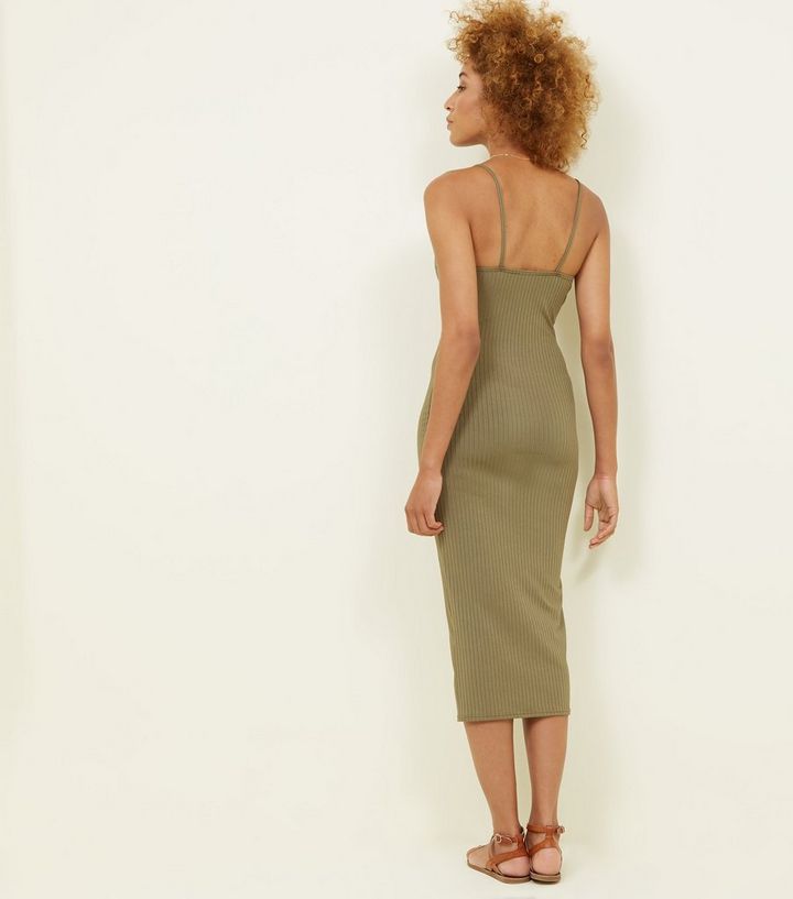 Geripptes Figurbetontes Jersey Kleid Mit Knopfleiste Vorne In Khaki New Look