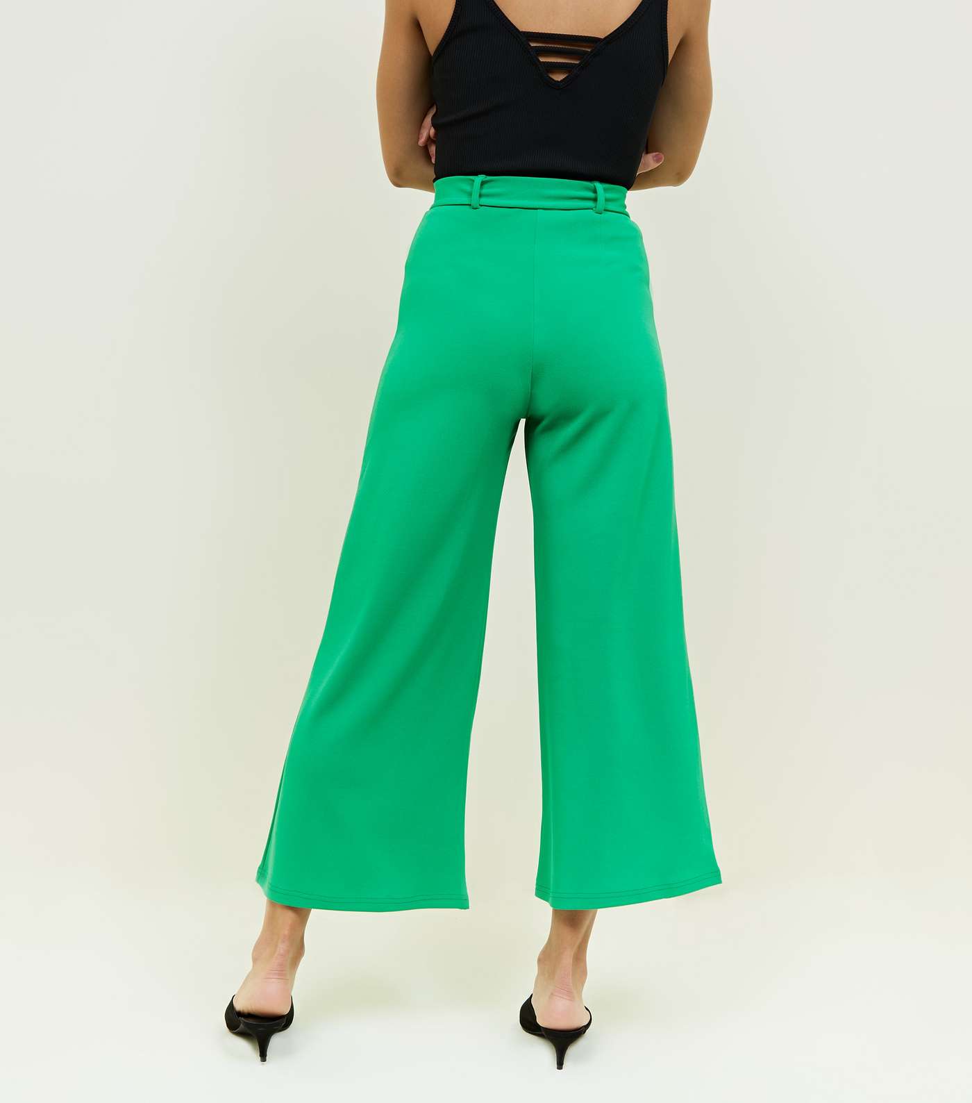 Green D-Ring Belt Cropped Trousers Image 3