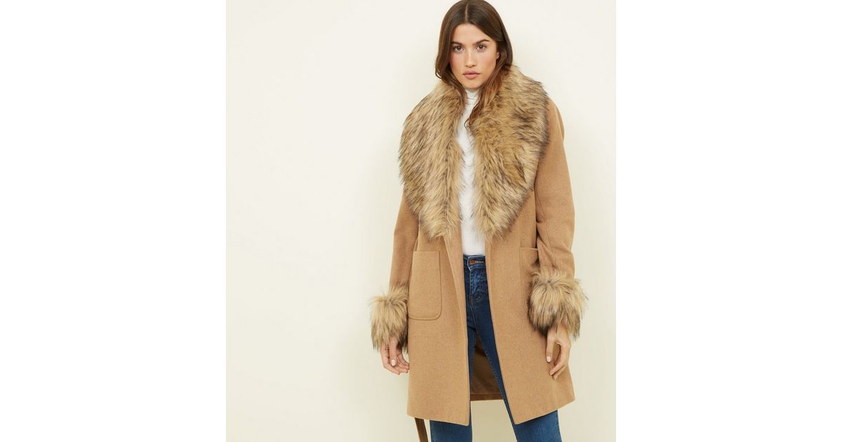 Beiger Mantel mit abnehmbarem Fake-Fur-Besatz | New Look