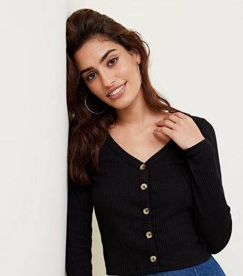 black v neck cropped sweater