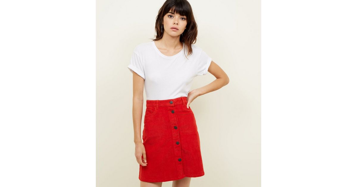 Noisy May Jupe Rouge En Velours Cotele Boutonnee A L Avant New Look