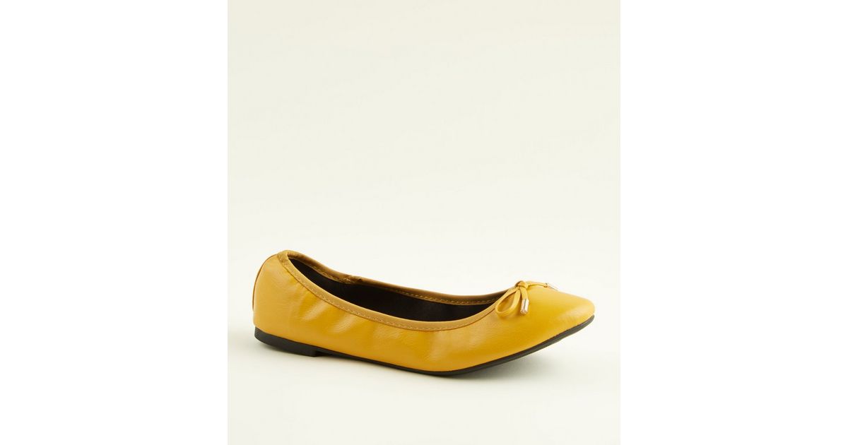 Wide Fit Mustard Bow Front Elasticated Ballet Pumps New Look