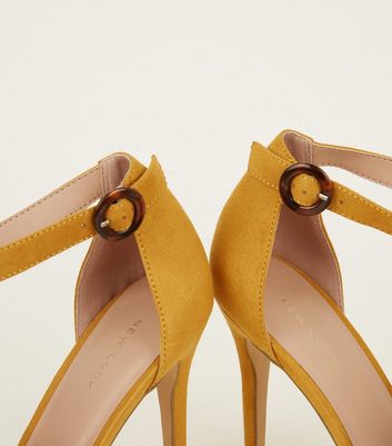 chaussure talon jaune moutarde