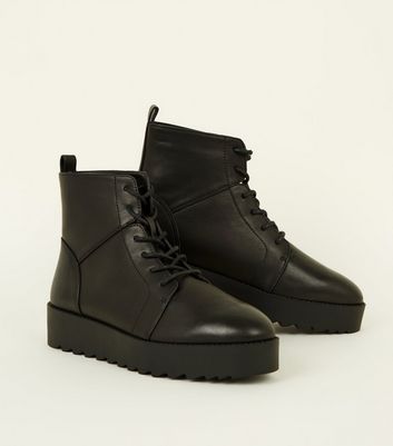 new look chunky flatform boot in black