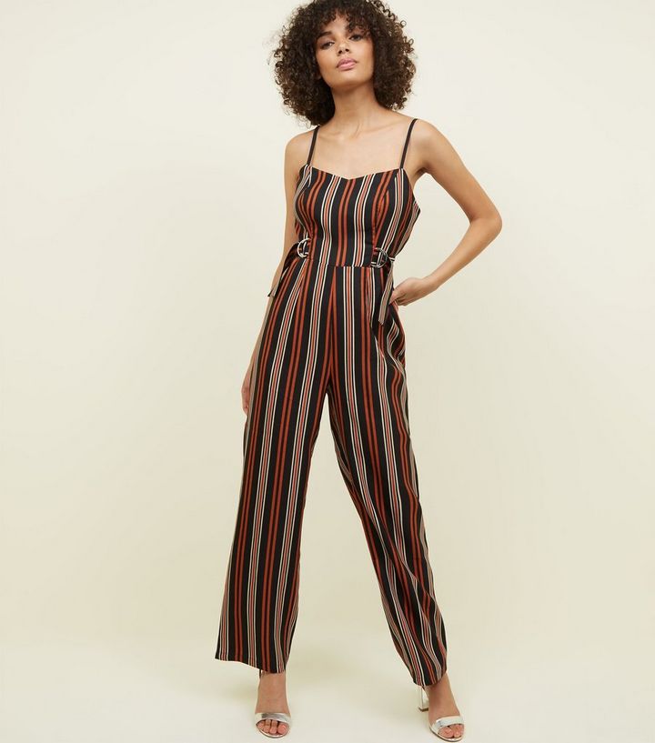 Brauner Jumpsuit Mit Streifen Und D Ring Gurtel New Look