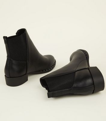 stud trim chelsea boots