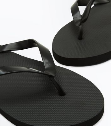 new look black flip flops