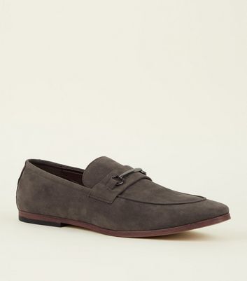 Graue Loafers aus Wildleder mit Steg vorne New Look