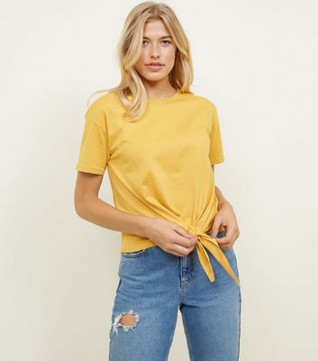 mustard t shirt outfit