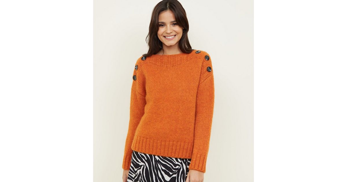 Pull orange vif boutonné sur les épaules | New Look