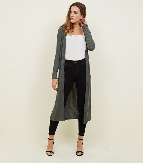 Gerippte, lange Feinstrickjacke in Grün 