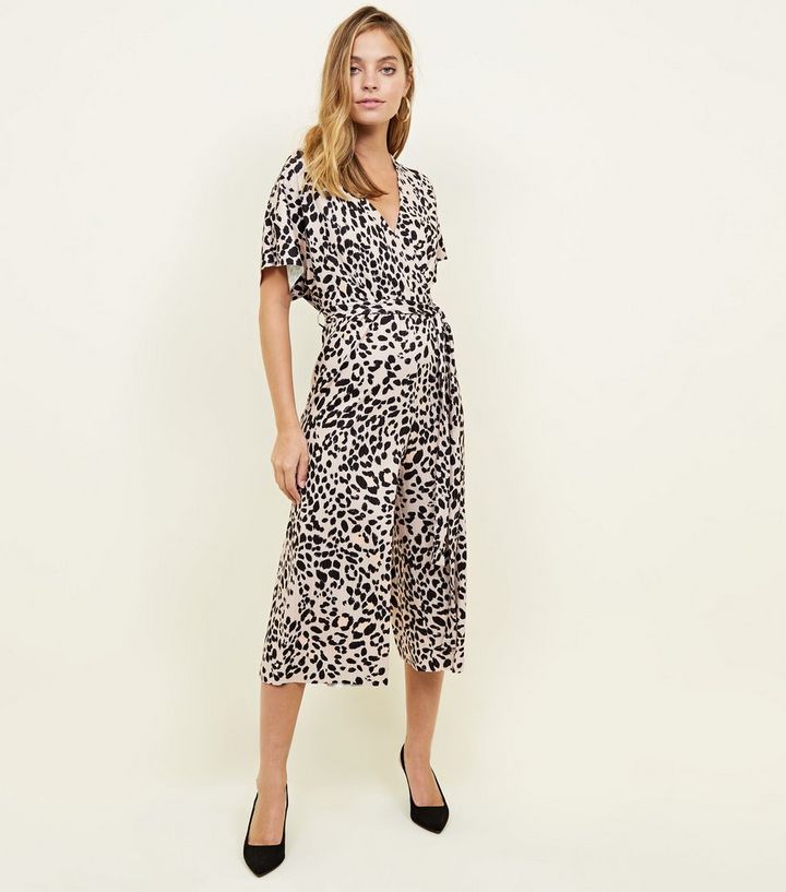 Petite Brauner Culotte Jumpsuit In Wickeloptik Mit Leopardenmuster New Look