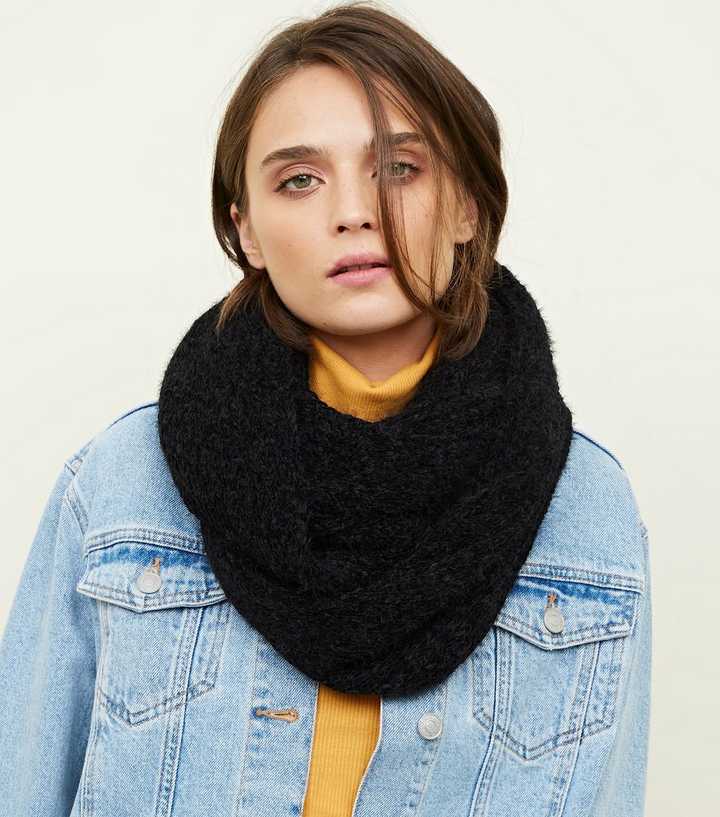 black fluffy snood