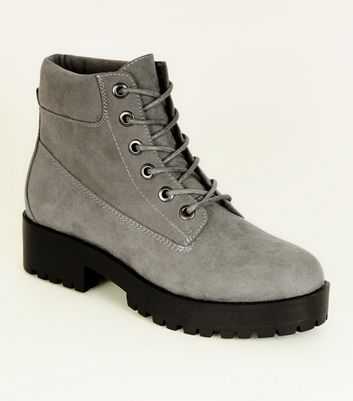 styling grey boots