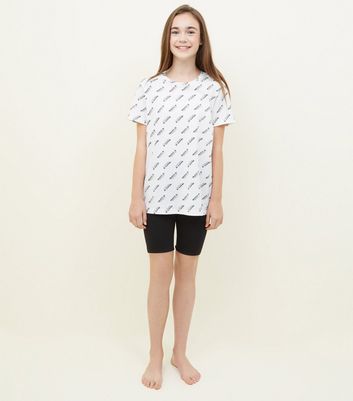 Teen in pijamas Teen in pijamas