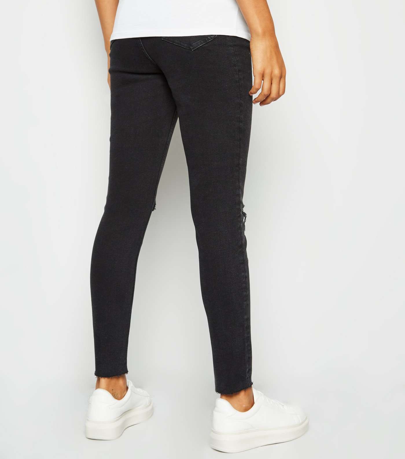 Maternity Black Ripped Knee Under Bump Skinny Jeans Image 3