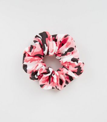 Pink Camo Scrunchie New Look