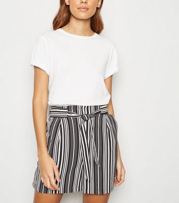 SHORT HIGH WAIST BLACK STRIPES