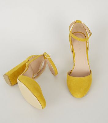 chaussure talon jaune moutarde