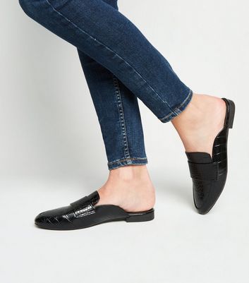 Mules style mocassins noires effet croco New Look