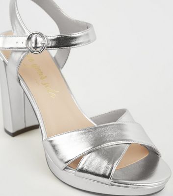 Chaussure a talon gris best sale