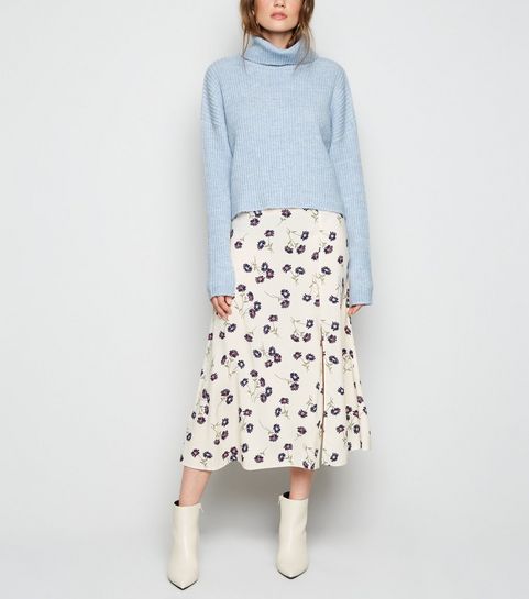 Pull bleu pâle en maille côtelée et à col roulé