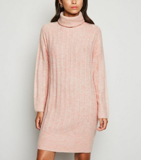 Pulloverkleid mit Rollkragen in Zartrosa