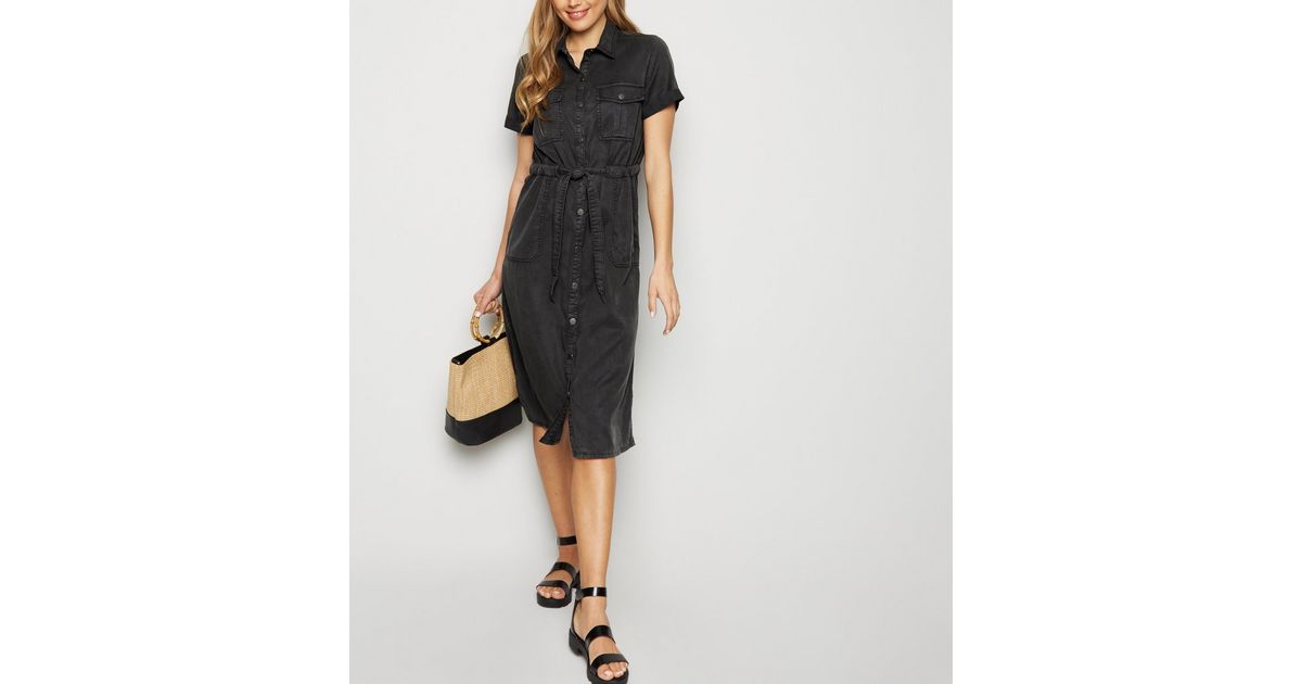 Robe chemise Utility mi-longue noire en jean | New Look