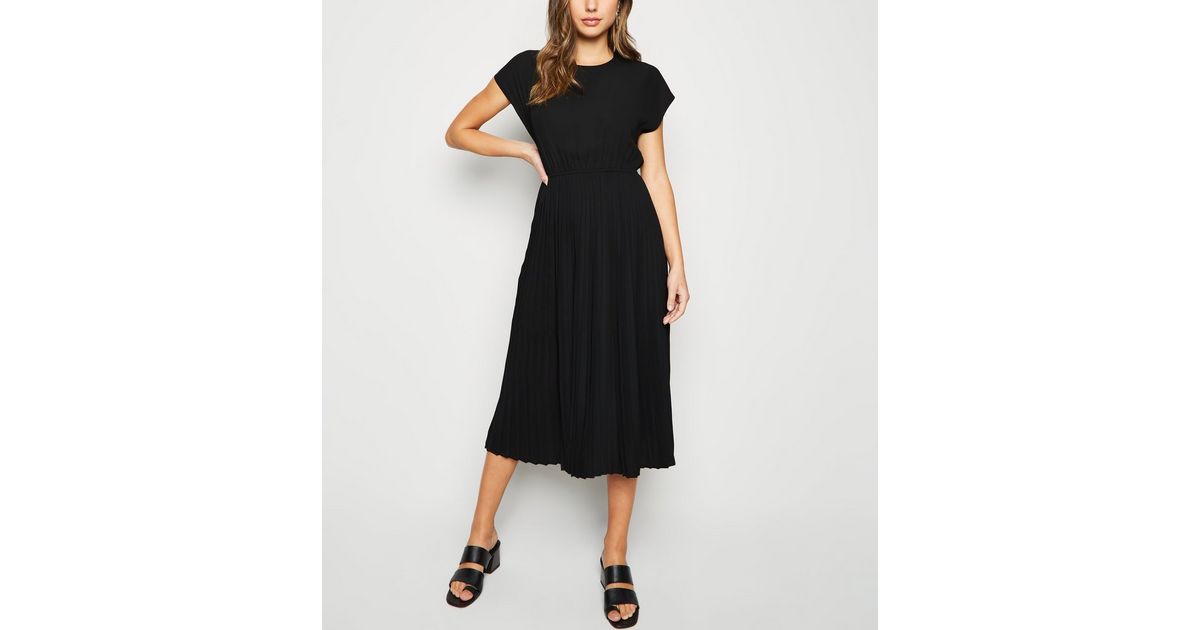 Black Cap Sleeve Pleated Midi Dress | New Look