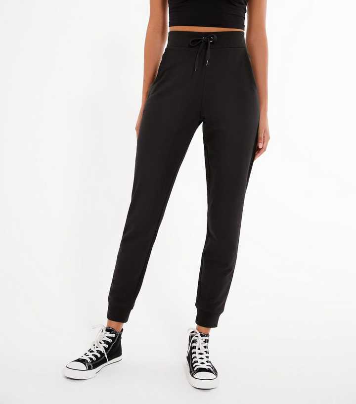 https://media2.newlookassets.com/i/newlook/628293401M1/womens/clothing/trousers/black-slim-fit-joggers.jpg?strip=true&qlt=50&w=720