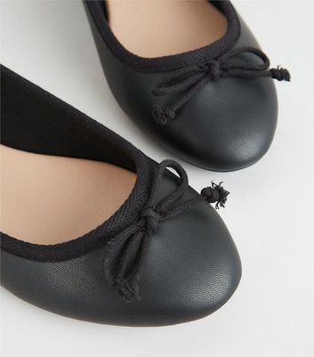 Black shoes with bow on front on sale