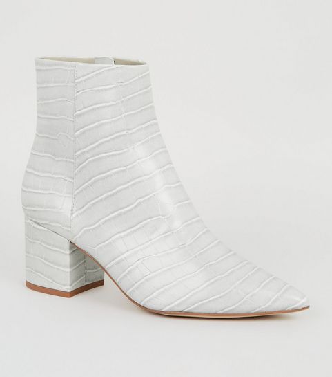 Boots pointues grises effet croco