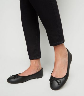 Wide Fit Ballerines noires n ud sur le devant New Look