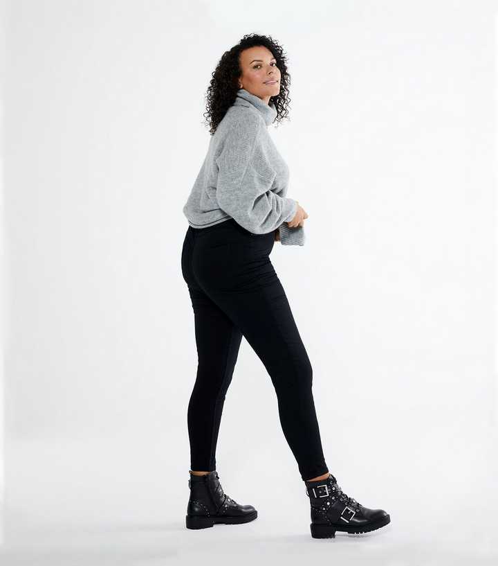 https://media2.newlookassets.com/i/newlook/630020001M1/womens/clothing/jeans/curves-black-lift-shape-emilee-jeggings.jpg?strip=true&qlt=50&w=720