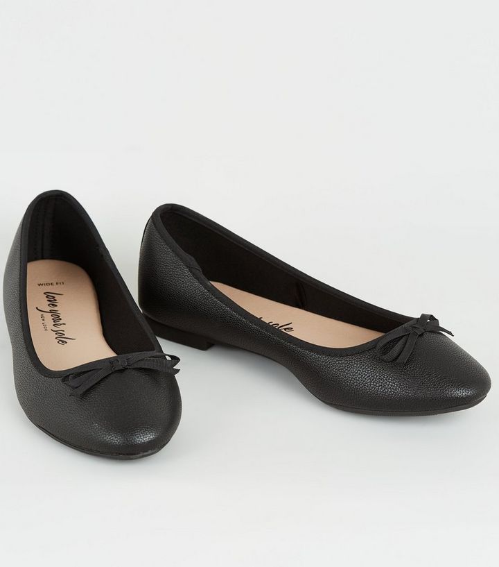 race rense Betsy Trotwood Wide Fit Black Bow Front Ballet Pumps | New Look