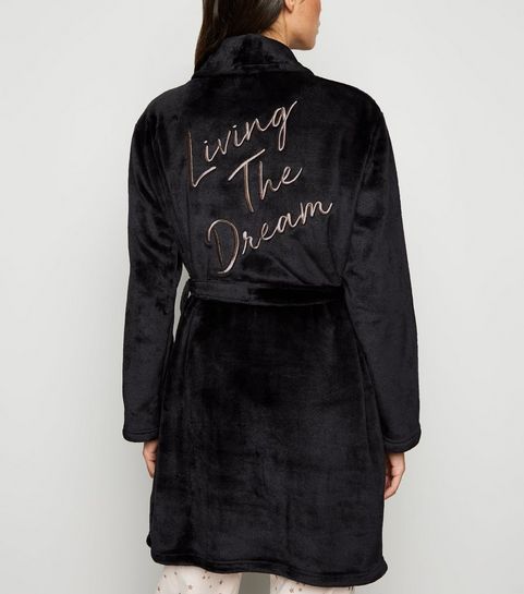 Robe de chambre noire à slogan « Living The Dream »