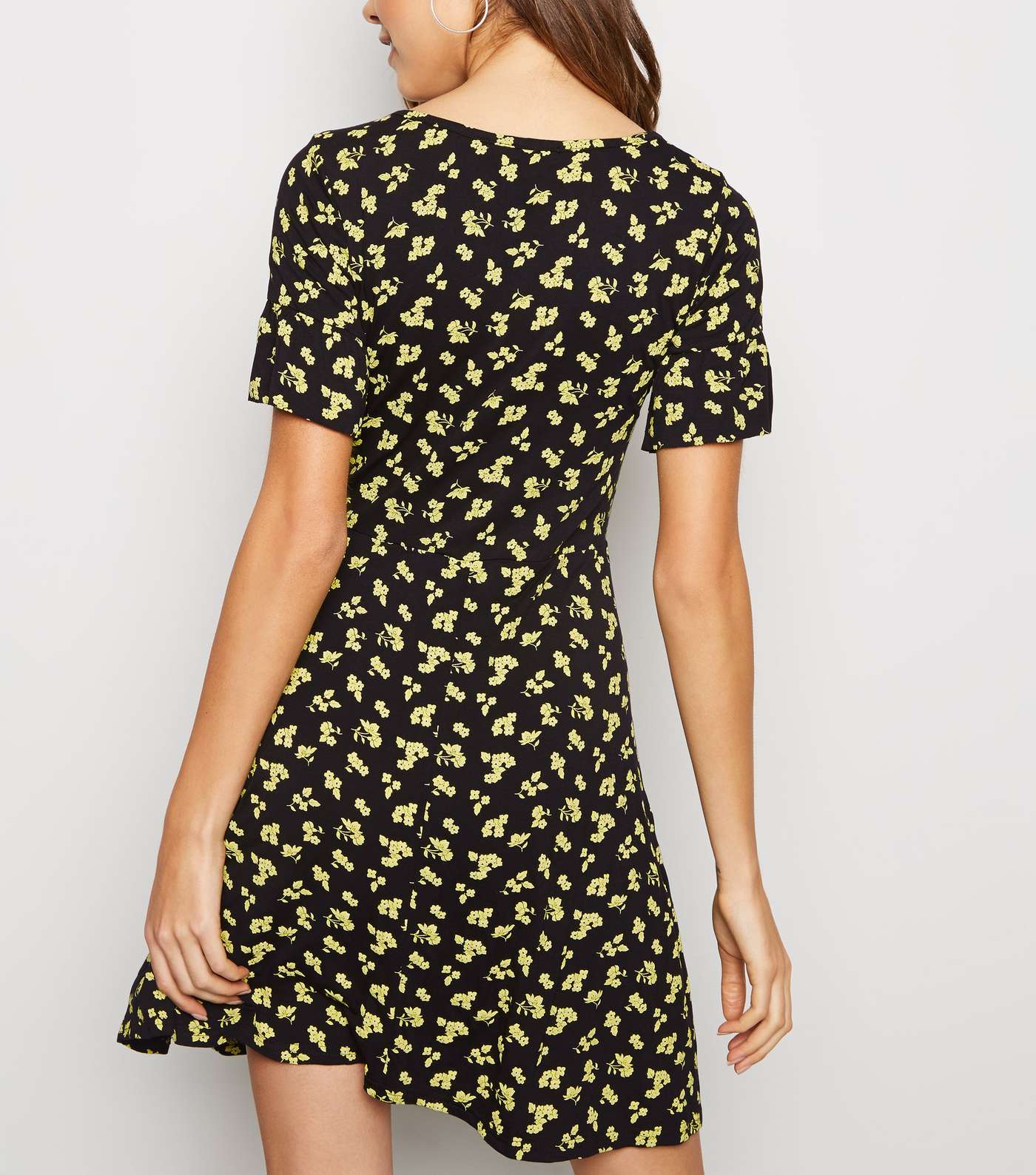 Cameo Rose Black Ditsy Floral Ruffle Sleeve Dress Image 3