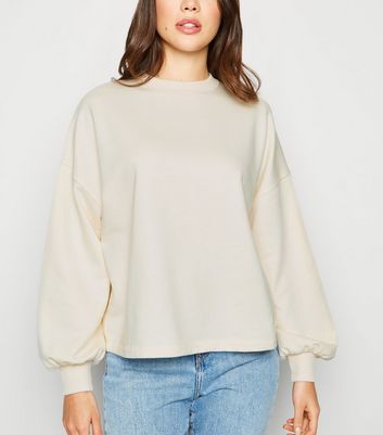 sweatshirt with puffy sleeves