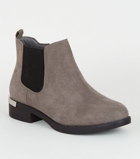 Graue Chelsea-Stiefel aus Wildlederimitat in weiter Passform