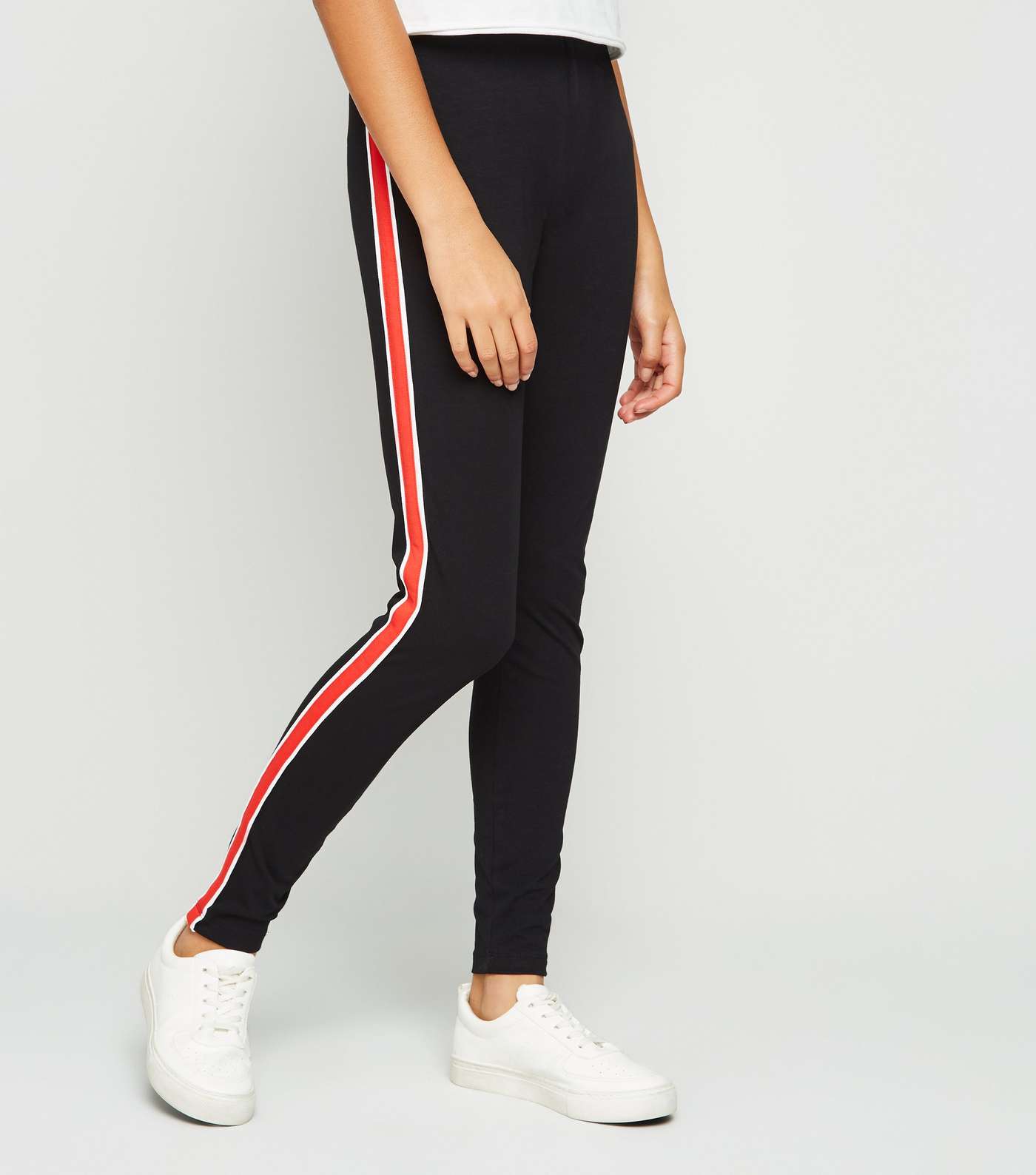 https://media2.newlookassets.com/i/newlook/633732969M1/girls/clothing/leggings/girls-red-side-stripe-leggings.jpg?strip=true&w=1400&qlt=60&fmt=jpeg