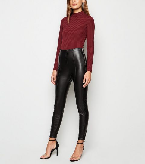 Schwarze, beschichtete Leggings in Leder-Optik