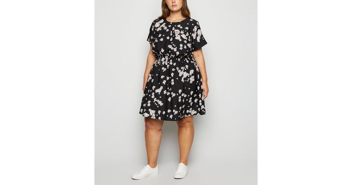 Curves Black Floral Shirred Waist Dress | New Look