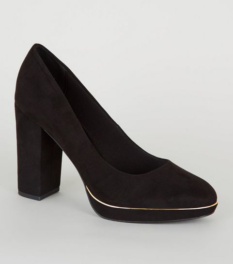 Wide Fit – Schwarze Pumps in Wildleder-Optik mit Metallbesatz